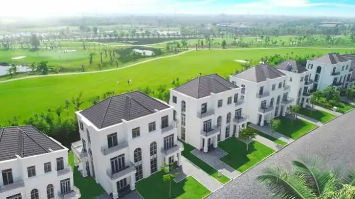 Sân golf West Lake Golf & Villas